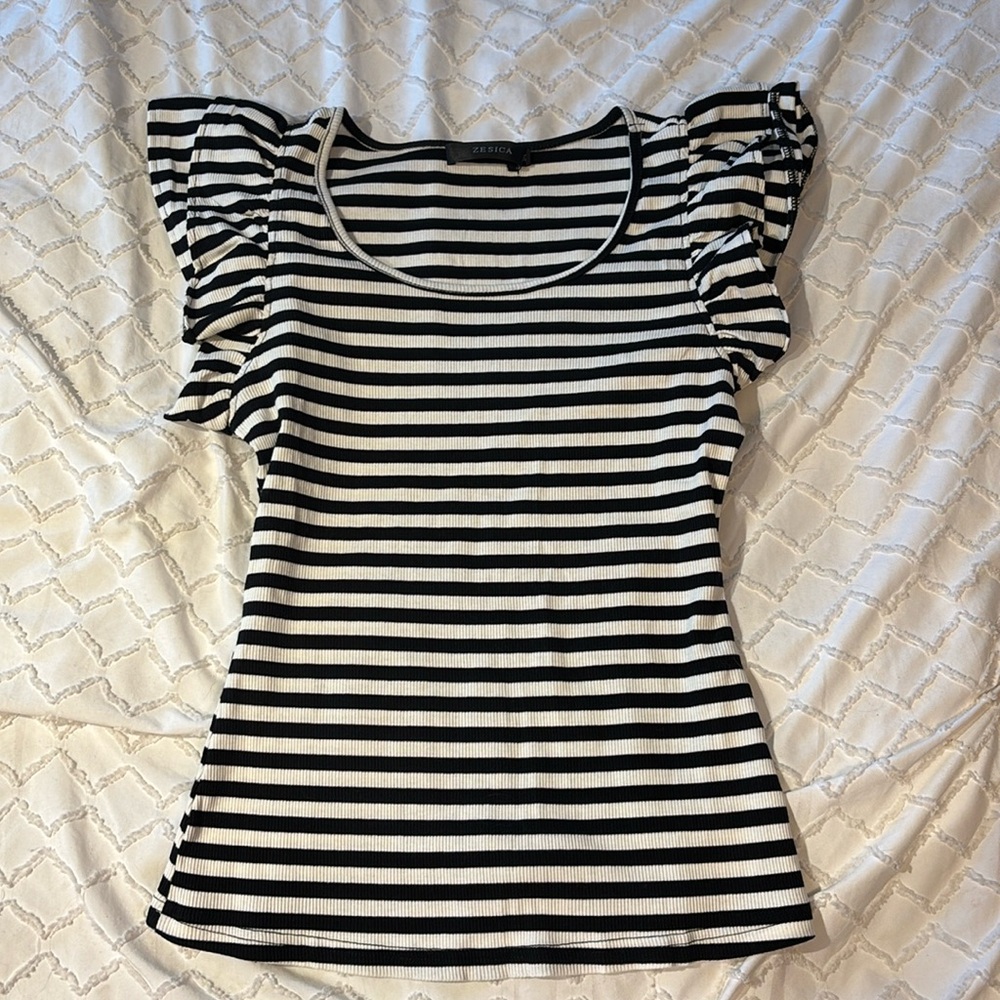 stripped ruffle sleeve blouse